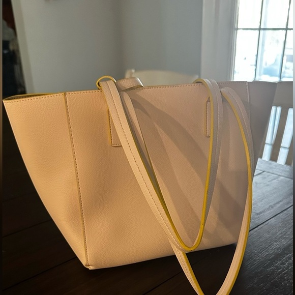 Handbags - Tommy Bahama purse